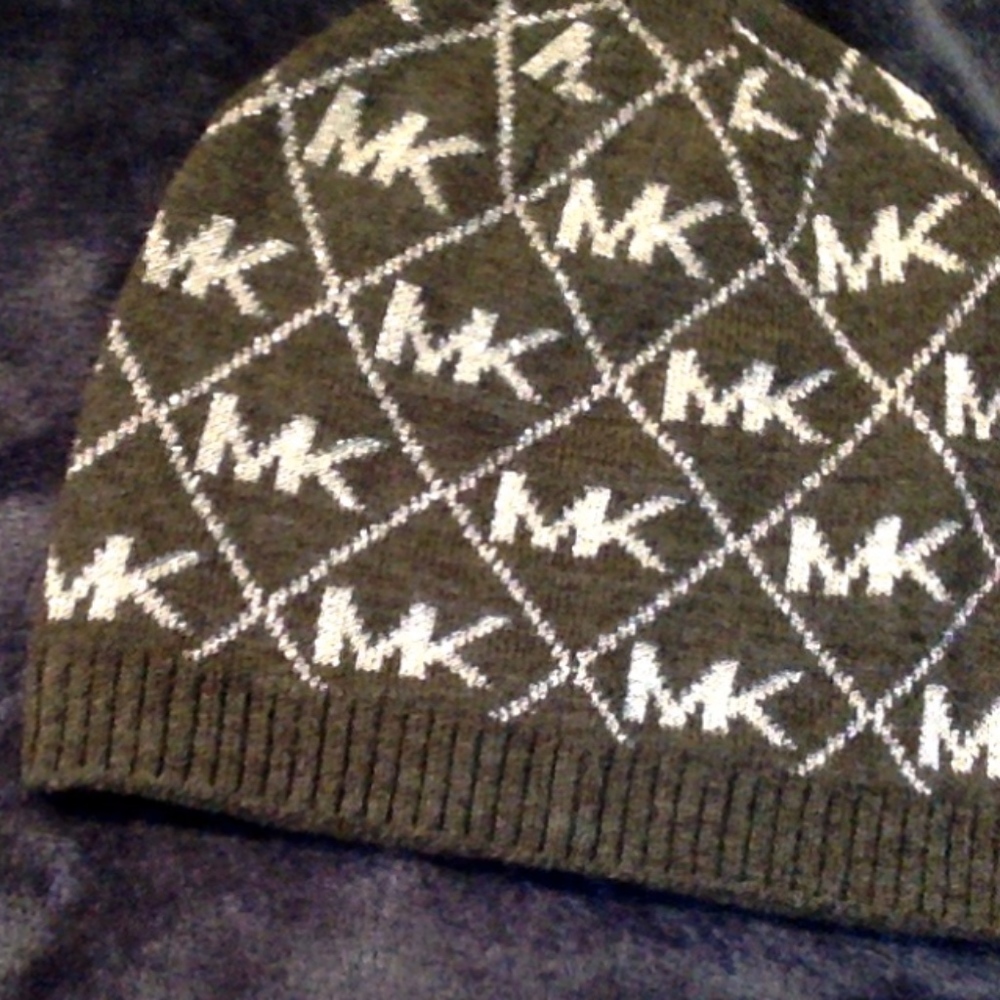 (NEVER USED) Michael Kors Beanie